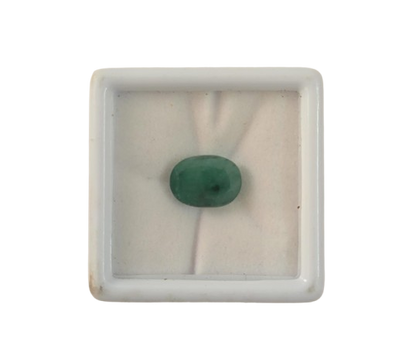 Green Emerald Panna Close-Up – 6.76 Carat Natural Emerald Gemstone with Certificate | Ramaya Tatva
