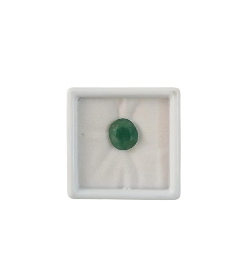 Natural certified green emerald Panna gemstone rich green color

Close up natural emerald oval cut lab certified stone

Certified Panna stone with authenticity report

Premium green emerald Mercury gemstone for astrology