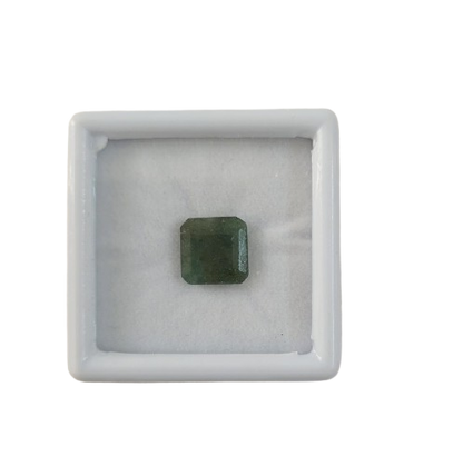 Natural certified green emerald Panna gemstone rich green color

Close up natural emerald oval cut lab certified stone

Certified Panna stone with authenticity report

Premium green emerald Mercury gemstone for astrology