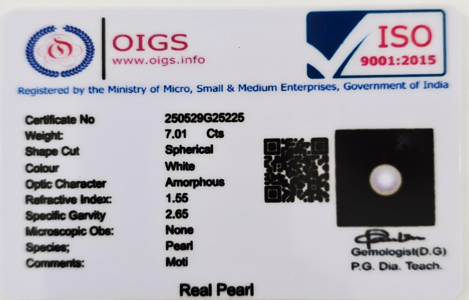 Natural certified Pearl Moti gemstone white Moon stone

Close up natural pearl round shape lab certified

Certified Moti stone with authenticity report

Premium white pearl Moon gemstone for astrology