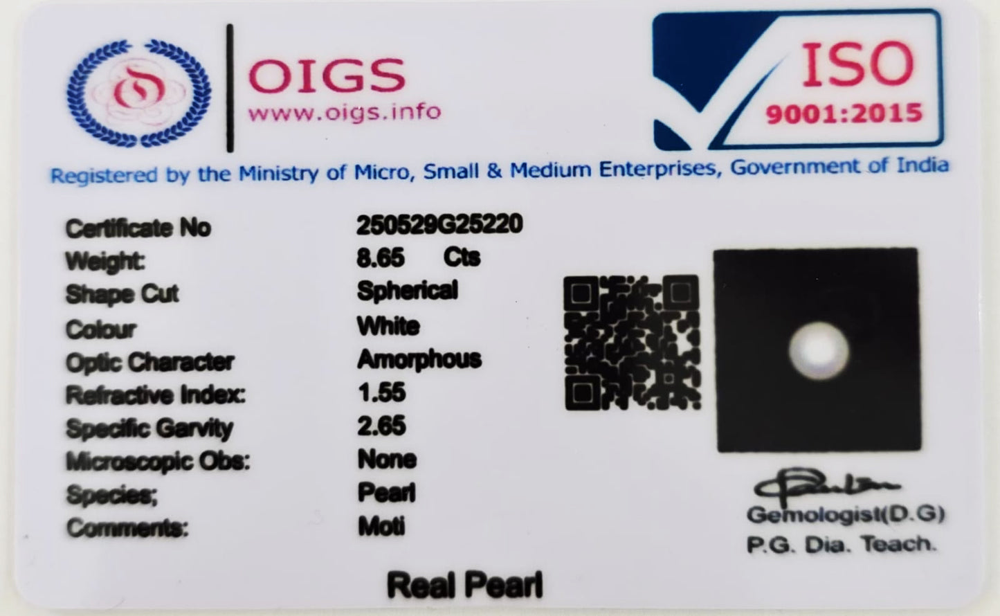 Natural certified Pearl Moti gemstone white Moon stone

Close up natural pearl round shape lab certified

Certified Moti stone with authenticity report

Premium white pearl Moon gemstone for astrology