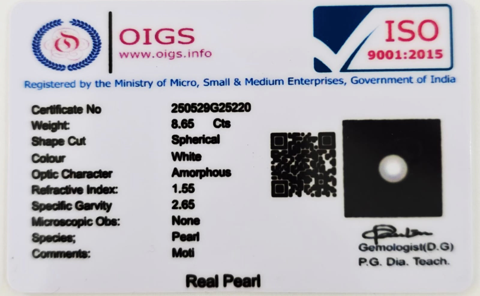 Natural certified Pearl Moti gemstone white Moon stone

Close up natural pearl round shape lab certified

Certified Moti stone with authenticity report

Premium white pearl Moon gemstone for astrology
